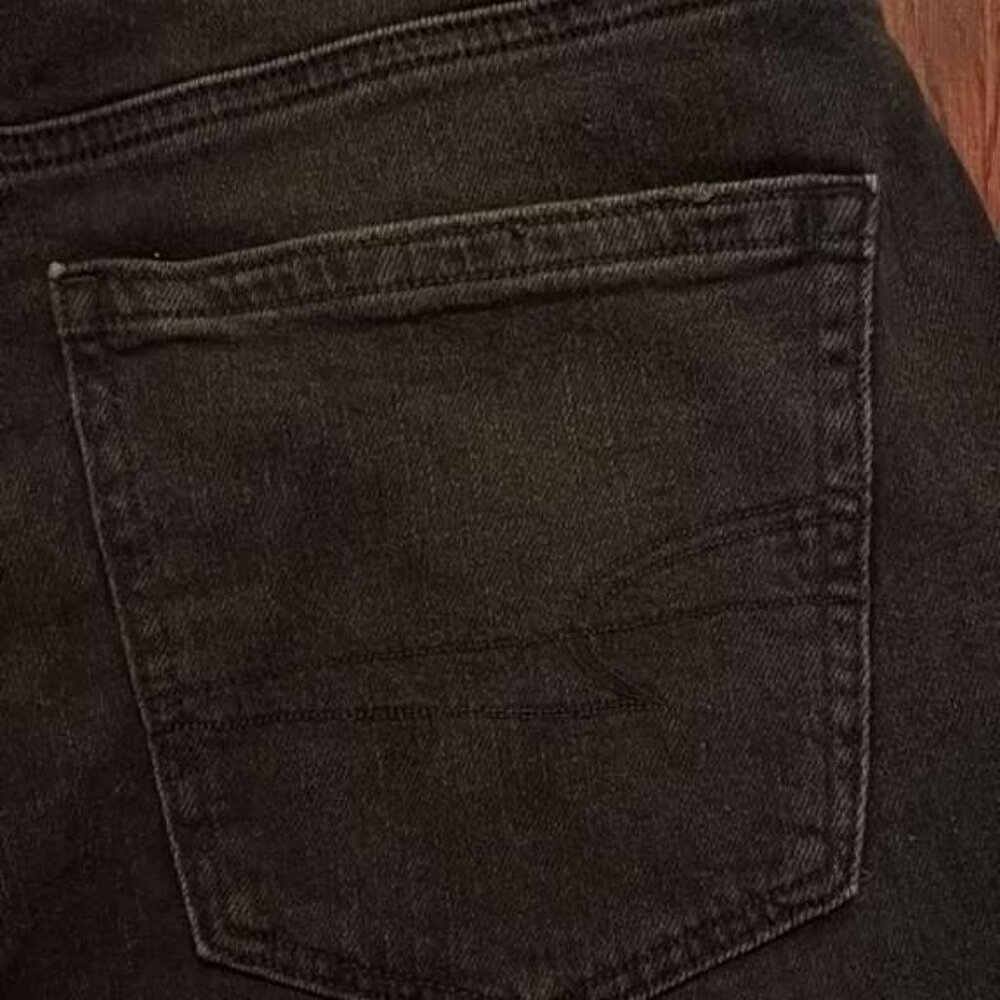 American Eagle AE Black Distressed Mom Jeans W8 High Rise - Picture 5 of 8